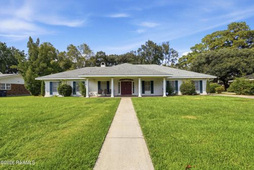 408 Wildwood Dr, New Iberia, LA, 70560-1425 | Card Image