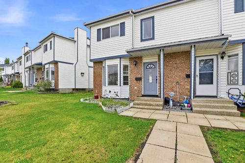 17 Elwell Close, Red Deer, AB, T4R2E2 | Card Image