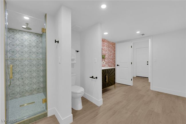 Pool shower | Image 82
