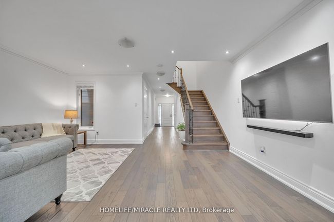 93 Crystal Glen Cres, House attached with 4 bedrooms, 4 bathrooms and 2 parking in Brampton ON | Image 10
