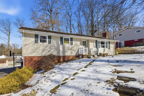 975 Blossom Ln, Zanesville, OH, 43701-1180 | Card Image