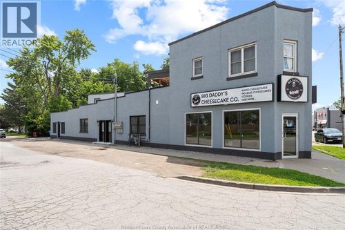 {{alt}} | Card Image