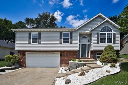 32 Windermere Dr, Glen Carbon, IL, 62034-1477 | Card Image