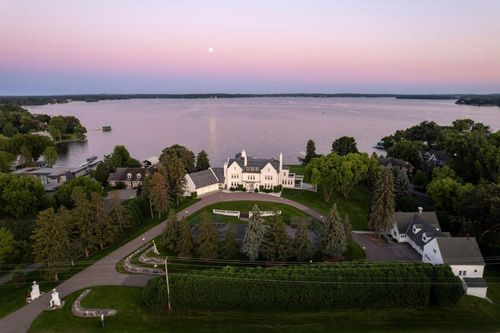 1305 Shoreline Dr, Wayzata, MN, 55391-9508 | Card Image