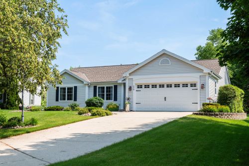 779 Holly Patch Ct, Pewaukee, WI, 53072-2671 | Card Image