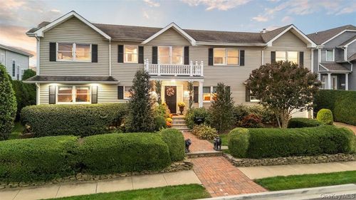 50 Brockmeyer Dr, Massapequa, NY, 11758-7803 | Card Image