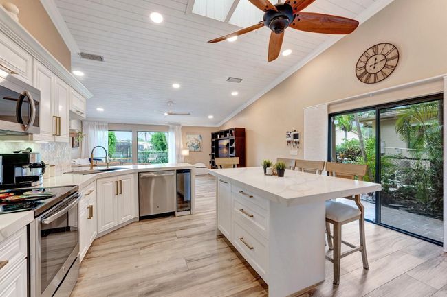 Gorgeous Kitchen, tons of natural light | Image 6