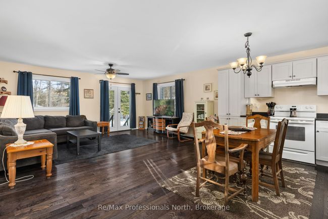 1011 Fitchett Lane, House other with 3 bedrooms, 2 bathrooms and 4 parking in Gravenhurst ON | Image 4