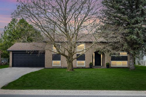 16 Wales Ave N, Everett, ON, L0M1J0 | Card Image