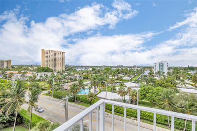 708 - 1010 S Ocean Blvd, Condo with 2 bedrooms, 2 bathrooms and null parking in Pompano Beach FL | Image 3