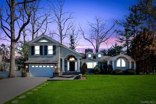3 School House Ln, Great Neck, NY, 11020-1227 | Card Image