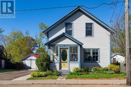11 Esher St, Charlottetown, PE, C1A5G2 | Card Image