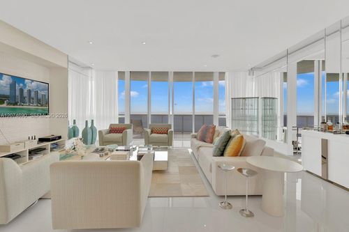 3001-15811 Collins Ave, Sunny Isles Beach, FL, 33160-4881 | Card Image