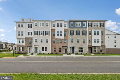 19542 Village Walk Dr, MONTGOMERY VILLAGE, MD, 20886-3002 | Card Image