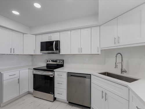 apt-901-2000 Presidential Way, West Palm Beach, FL, 33401-1513 | Card Image