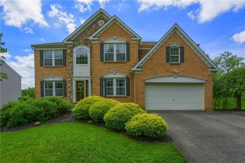 8014 Maureen Dr, Cranberry Township, PA, 16066-2862 | Card Image