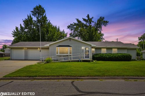102 Columbus Dr, Marshalltown, IA, 50158-3956 | Card Image