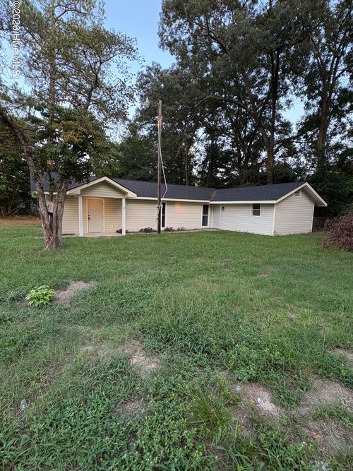 605 Correll St, Maxton, NC, 28364-2615 | Card Image