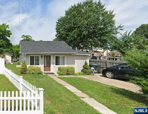 16 N Prospect Ave, Bergenfield, NJ, 07621-1522 | Card Image