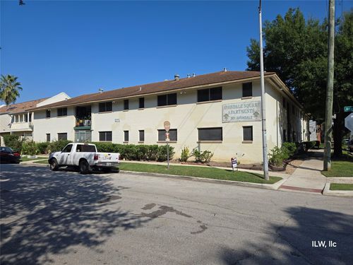 4-301 Avondale Street, Houston, TX, 77006 | Card Image