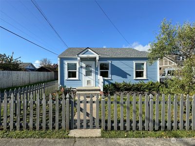 325 N 2nd Avenue, House other with 2 bedrooms, 1 bathrooms and null parking in Sequim WA | Image 2