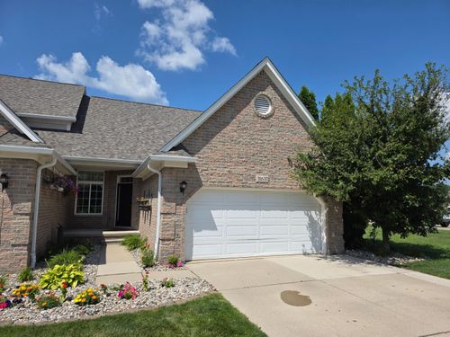 31637 Beaver Cir, New Boston, MI, 48164-8807 | Card Image