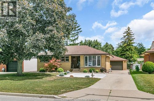 lower-4132 Mount Royal, Windsor, ON, N9G2C2 | Card Image