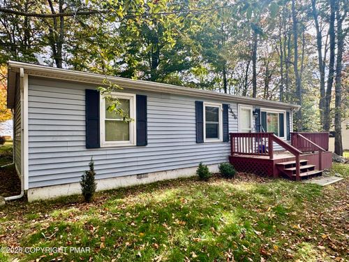 7506 Crestview Dr, Tobyhanna, PA, 18466-3505 | Card Image