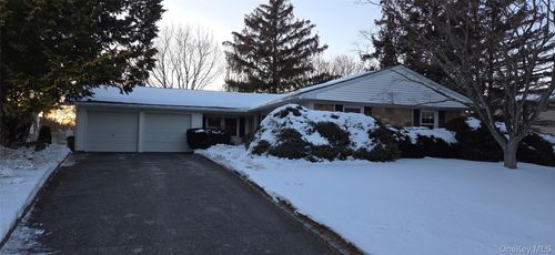 8 Royalston Ln, South Setauket, NY, 11720-1442 | Card Image