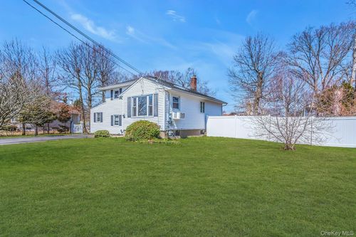 5 Diane Place, Islip, NY, 11706 | Card Image