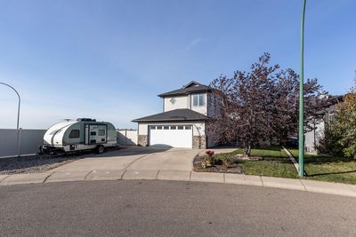 36 Cottonwood Close Sw, House detached with 5 bedrooms, 3 bathrooms and 6 parking in Medicine Hat AB | Image 2