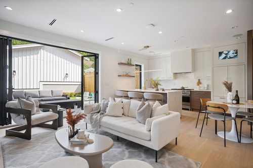 1876 Garden Dr, Vancouver, BC, V5N4W7 | Card Image