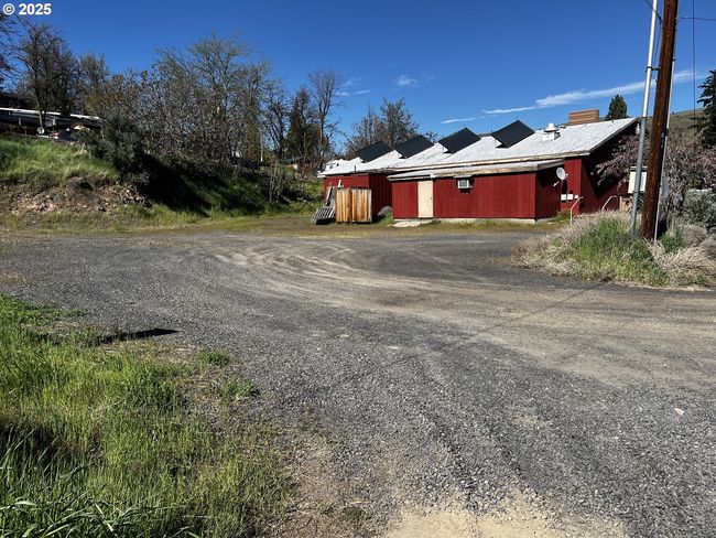 99 3 Rd St, House other with 1 bedrooms, 2 bathrooms and null parking in Maupin OR | Image 6