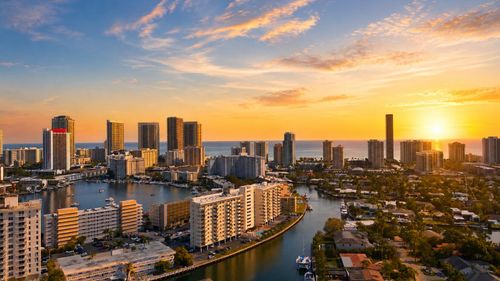 1009-401 Golden Isles Dr, Hallandale Beach, FL, 33009-7509 | Card Image