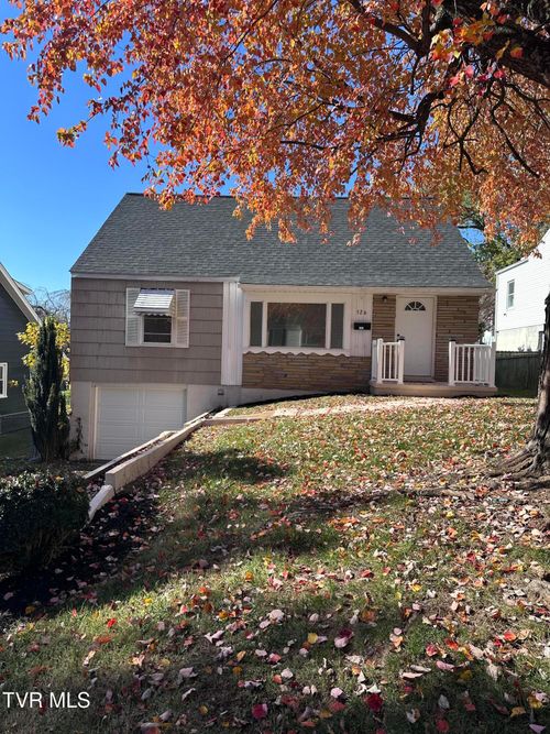 526 Mount Ida Pl, Kingsport, TN, 37660-3115 | Card Image