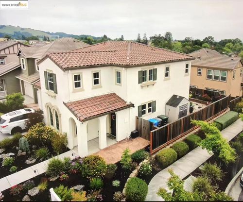 1811 Velvetleaf Ln, Santa Rosa, CA, 95404-7031 | Card Image