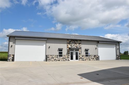 5624 Business Ln, Marion, IA, 52302-6201 | Card Image