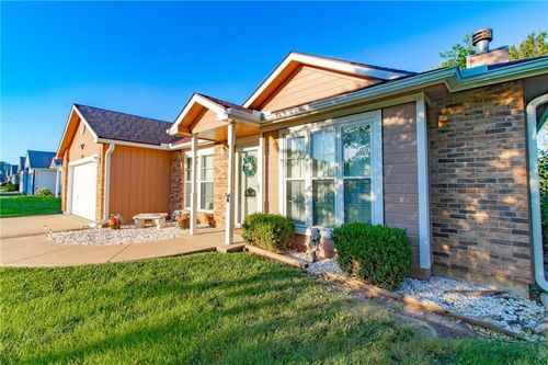 1213 Fox Run Dr, Warrensburg, MO, 64093-9683 | Card Image