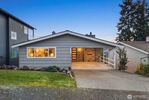 3232 26th Ave W, Seattle, WA, 98199-2824 | Card Image