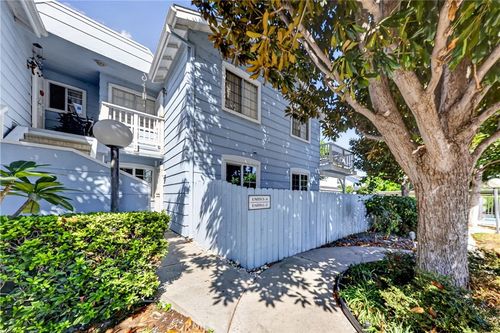 2-7025 Glade Ave., Canoga Park, CA, 91303 | Card Image