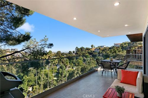 8960 Crescent Dr, LOS ANGELES, CA, 90046-1826 | Card Image
