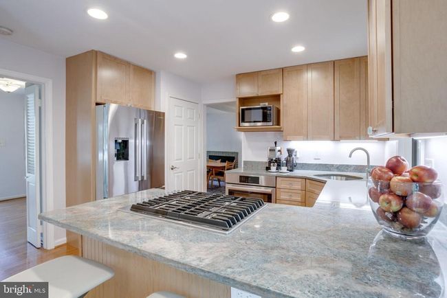 8801 Aquary Ct, House other with 5 bedrooms, 4 bathrooms and null parking in SPRINGFIELD VA | Image 5
