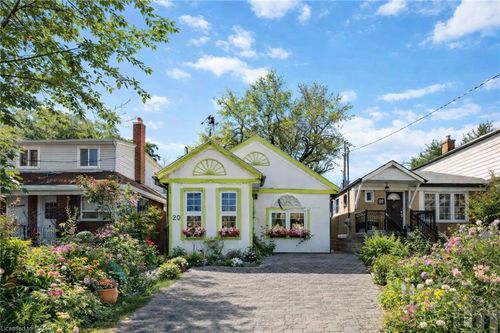 20 Preston St, Scarborough, ON, M1N3N1 | Card Image