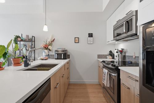 304-2214 Kelly Ave, Port Coquitlam, BC, V3C0E5 | Card Image