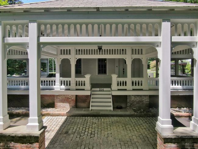 Rear view of property with covered porch | Image 41