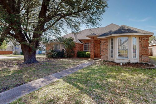 202 W Willow Creek Dr, Glenn Heights, TX, 75154-1877 | Card Image