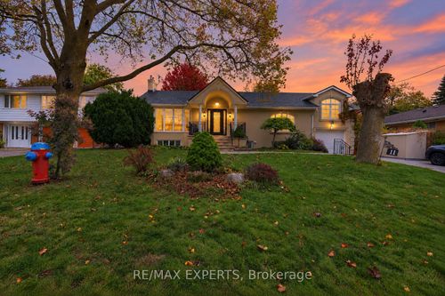 11 Knollside Dr, Richmond Hill, ON, L4C4W7 | Card Image