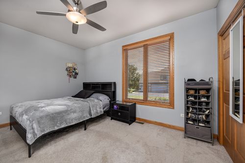 560 Birch Hollow Dr, Antioch, IL, 60002-9366 | Card Image