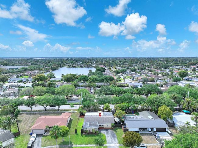 700 Nw 88 Th Ter, House other with 3 bedrooms, 2 bathrooms and null parking in Pembroke Pines FL | Image 47
