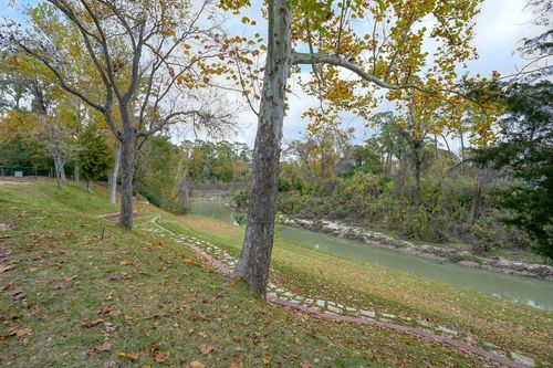 11103 Meadowick Dr, Piney Point Village, TX, 77024-7503 | Card Image